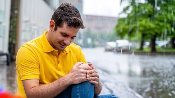 How Monsoon Weather Can Affect Arthritis and Ways to Manage Joint Pain